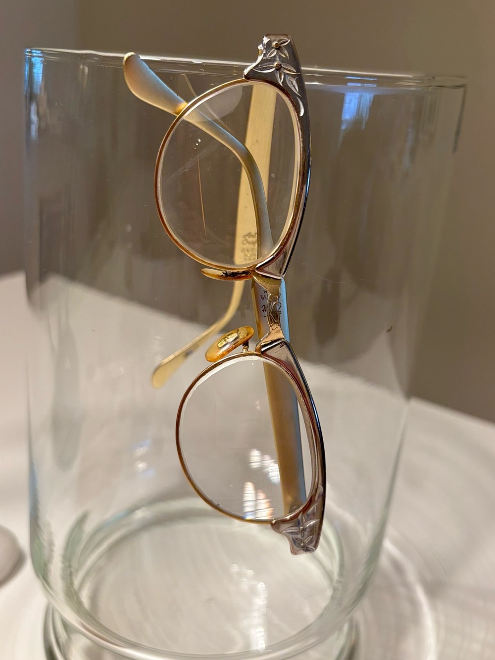 Vintage Artcraft Cat‑Eye Eyeglasses – Gold Metal Frame w/ Engraved Leaf Detail